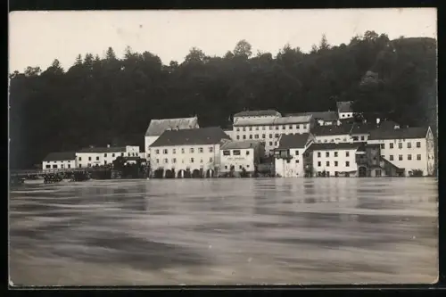 AK Ach an der Salzach, Hochwasser vor dem Gasthaus Schnaitl`s Sommerschank