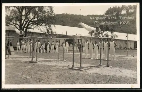 AK Rheinfelden, Aargauer Kant. Turnfest 1935, Turner auf dem Feld vor dem Festzelt