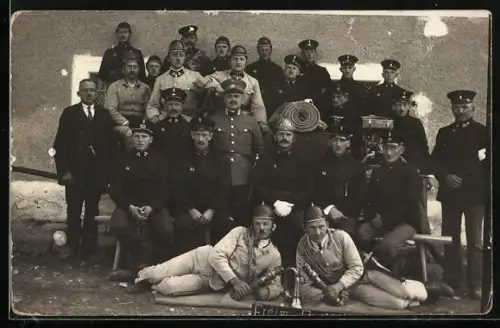 Foto-AK Weisskirchen an der Traun, Weyerbach, Gruppenfoto der Feuerwehr 1929