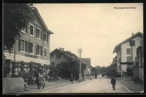AK Herzogenbuchsee /Bern, Hotel-Pension Ernst Schaad, Strassenpartie