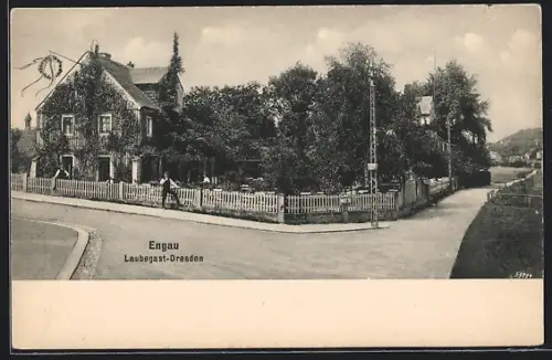 AK Dresden-Laubegast, Strassenpartie am Gasthaus Engau