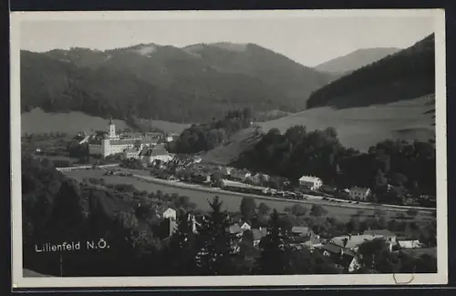 AK Lilienfeld /N. Ö., Teilansicht mit Kloster