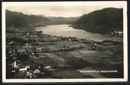 AK Bodensdorf am Ossiachersee, Luftbild des Ortes und der Umgebung