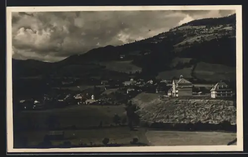 AK Radenthein /Kärnten, Ortsansicht mit bedecktem Himmel