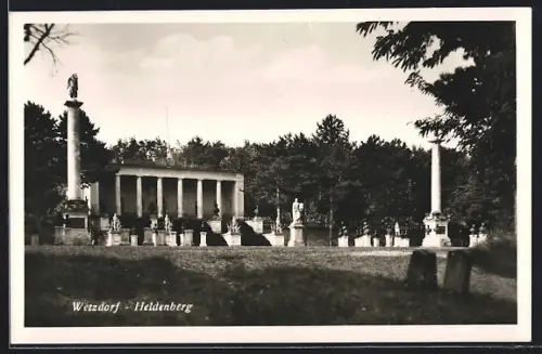 AK Wetzdorf, Heldenberg mit Statuen