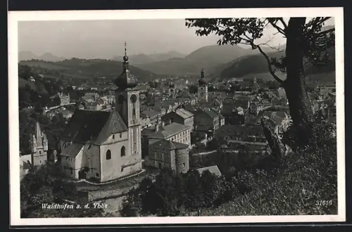 AK Waidhofen a. d. Ybbs, Ortsansicht mit Kirche vom Berghang aus