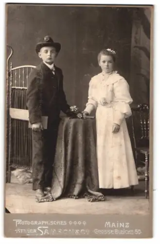 Fotografie Samson & Co, Mainz, Grosse Bleiche 50, Porträt eines jungen Paares zur Erstkommunion