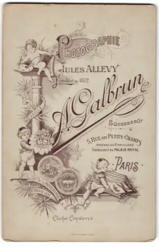 Fotografie A. Galbrun, Paris, Rue des Petits-Champs 5, Kinder mit Fotoalbum und Engel malt ein Bild