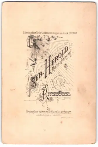 Fotografie Seb. Herold, Kitzbühel, Plattenkamera bestrahlt Namen des Fotografen