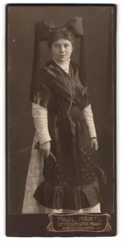 Fotografie Paul Härtl, Offenburg, Stadtanlagen 2, Frau Luise Eggerer in traditioneller Tracht