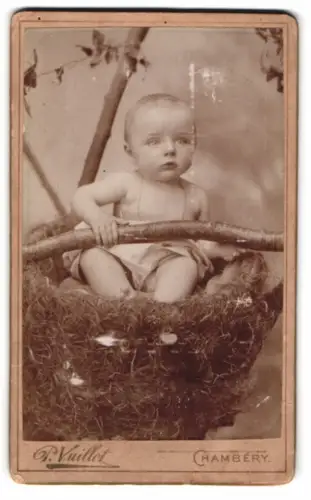 Fotografie P. Vuillot, Chambéry, Rue Sommeiller, Kind im Nest