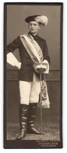 Fotografie C. Ruf Nachf., Heidelberg, Student im Wichs mit Schläger und Schärpe