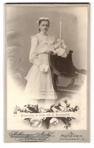 Fotografie Stettmeyer Nachf., München, Zweibrückenstr. 5, Kommunion Mädchen mit Kerze