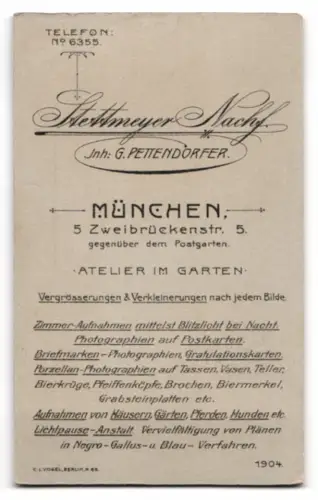 Fotografie Stettmeyer Nachf., München, Zweibrückenstr. 5, Kommunion Mädchen mit Kerze