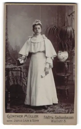 Fotografie Günther Müller, Frankfurt am Main, Wallstr. 8, Mädchen im Kommunionskleid