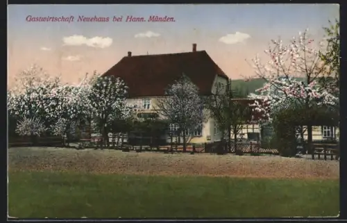 AK Hann. Münden, Gasthaus Neuehaus mit blühenden Bäumen