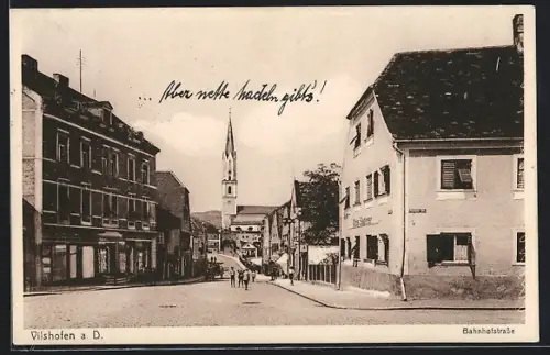 AK Vilshofen a. D., Bahnhofstrasse mit Blick zur Kirche