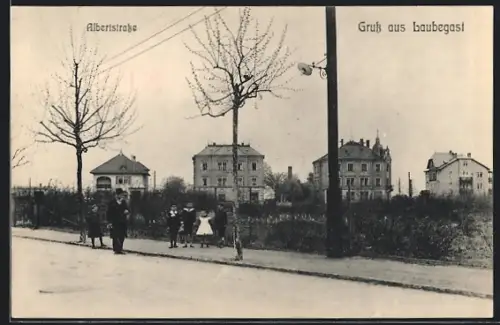 AK Dresden-Laubegast, Albertstrasse mit Kindern