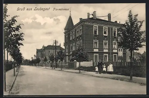 AK Dresden-Laubegast, Passanten in der Florastrasse