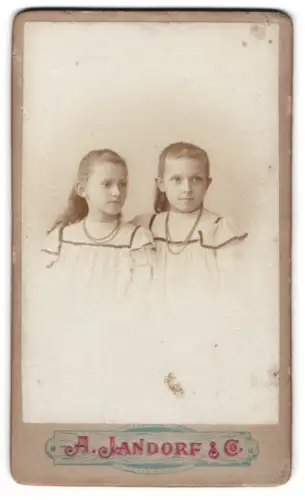 Fotografie A. Jandorf & Co., Berlin, Belle-Alliance Str. 1, Zwei junge Mädchen