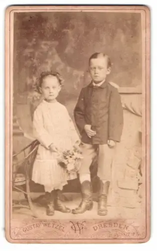 Fotografie Gustav Wetzel, Dresden, Prager Strasse 6, Zwei Kinder in feiner Kleidung