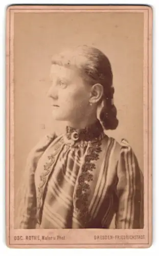 Fotografie Oscar Rothe, Dresden-Friedrichstadt, Schäferstrasse 17, Damenportrait im Profil