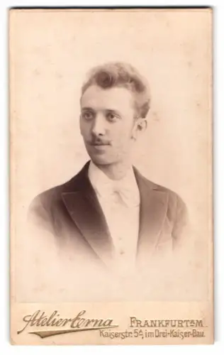 Fotografie Atelier Verna, Frankfurt am Main, Kaiserstrasse 5A, Porträt eines jungen Mannes