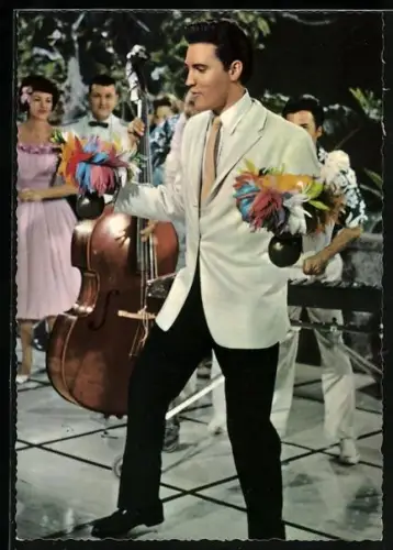 AK Musiker Elvis Presley beim Tanzen auf der Bühne