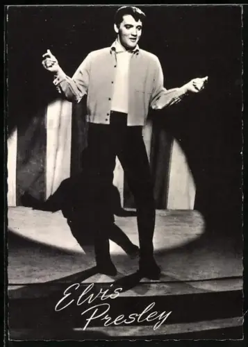 AK Musiker Elvis Presley auf der Bühne