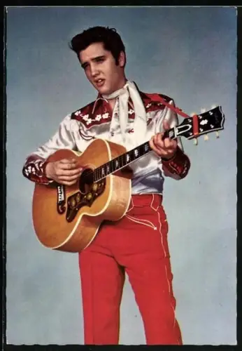AK Musiker Elvis Presley in rotem Kostüm mit Gitarre