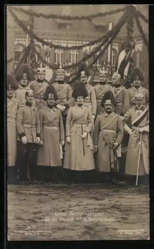 AK Kronprinzenpaar mit den Offizieren des 8. Dragoner-Regts., Kronprinzessin Cecilie