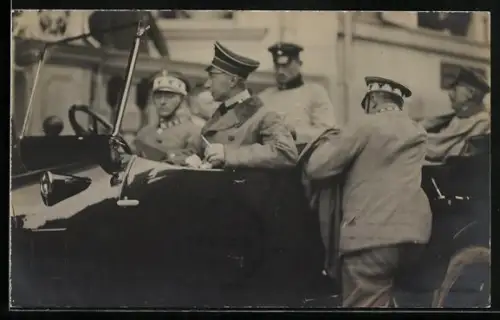 AK Kronprinz Wilhelm von Preussen in einem Automobil