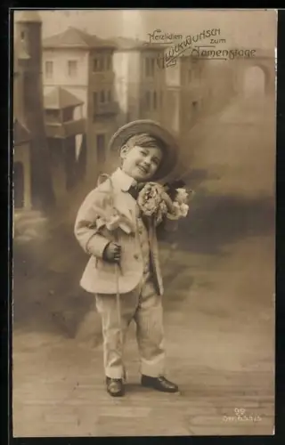 Foto-AK GG Co. Nr. 653/5: Kleiner Junge im Anzug mit Blumen