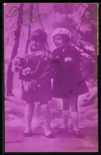 Foto-AK Leo, Paris Nr. 1356: Zwei kleine Mädchen in Mänteln