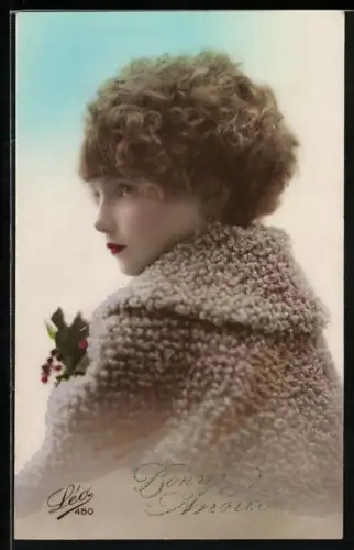Foto-AK Leo, Paris Nr. 480: Junge Frau mit warmem Mantel