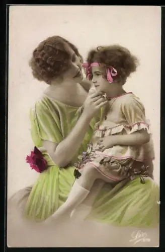 Foto-AK Leo, Paris Nr. 379: Junge Frau mit Mädchen auf dem Knie