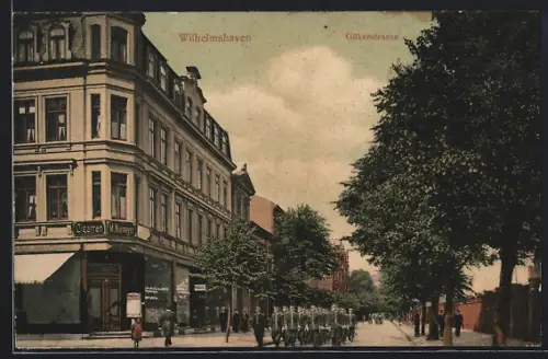 AK Wilhelmshaven, Gökerstrasse, Soldaten auf dem Marsch