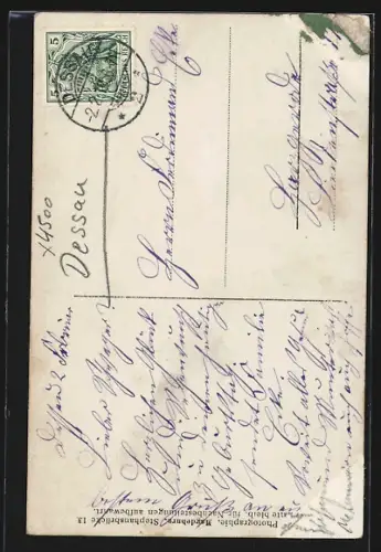 AK Dessau, Wohnhaus mit Bewohnern an den Fenstern