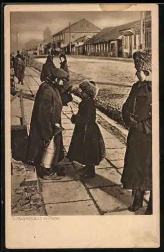 Foto-AK Pinsk, Strassenbild mit russischen Juden