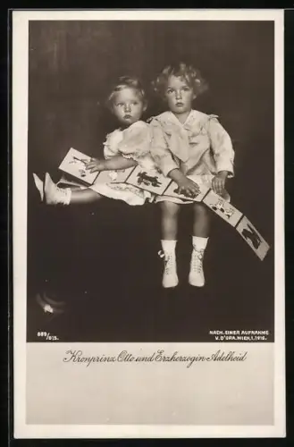 AK Kronprinz Otto von Österreich und Erzherzogin Adelheid mit Bilderbuch