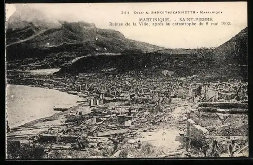 AK Saint Pierre /Martinique, Ruines de la Ville, après la catastrophe du 1902