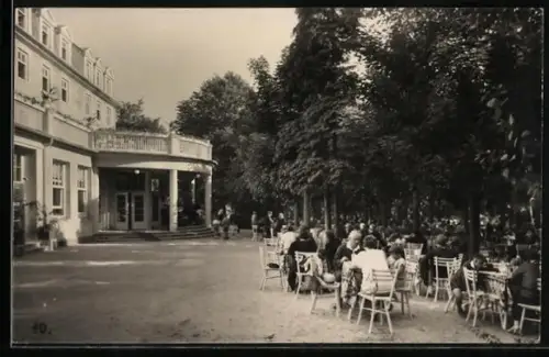 AK Konstantinsbad, Kurhaus-Restaurationsgarten im Sommer