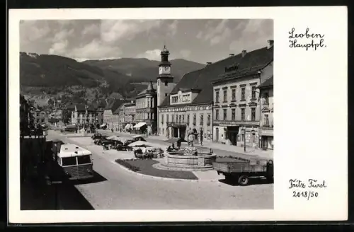 AK Leoben, Hauptplatz mit Brunnen und Autos