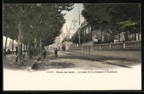AK Evian-les-Bains, Le quai et le kiosque à musique
