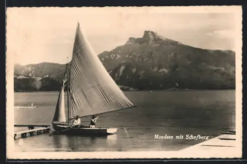 AK Mondsee, Seepartie mit Schafberg u. Segelboot