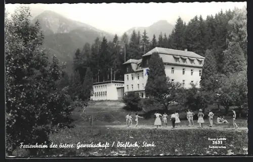 AK Dörflach /Stmk., Ferienheim der österr. Gewerkschaft, mit Kindergruppe