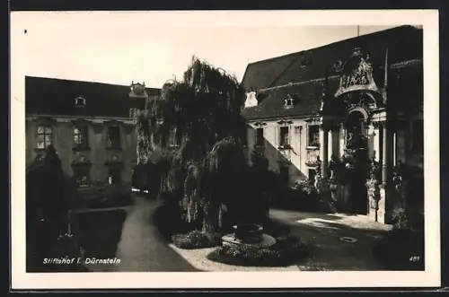 AK Dürnstein a.d. Donau, Blick in den Stiftshof