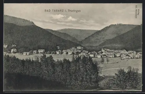 AK Bad Tabarz i. Thüringen, Ortsansicht mit umliegenden Bergen