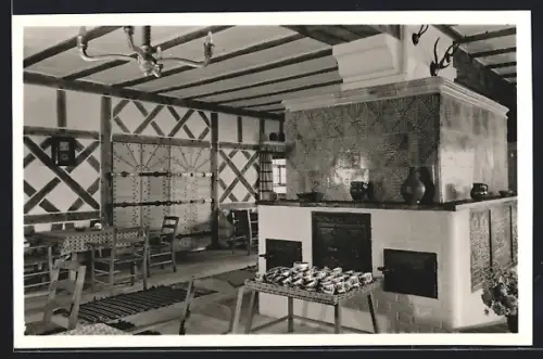 AK Sasbachwalden /Schwarzwald, Sternenwirtshaus Hohritt, Innenansicht mit Kachelofen