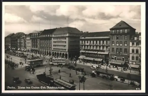 AK Berlin, Unter den Linden Ecke Friedrichstrasse mit Omnibussen, Café Schön, Café Victoria